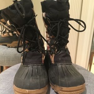 Burberry snow boots